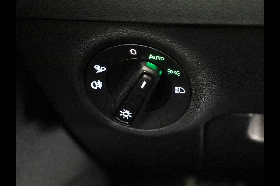 Škoda Karoq 1.5 TSI Sportline Business 150pk | Dode hoek sensoren | Adaptive Cruise Control | Elektrische achterklep |