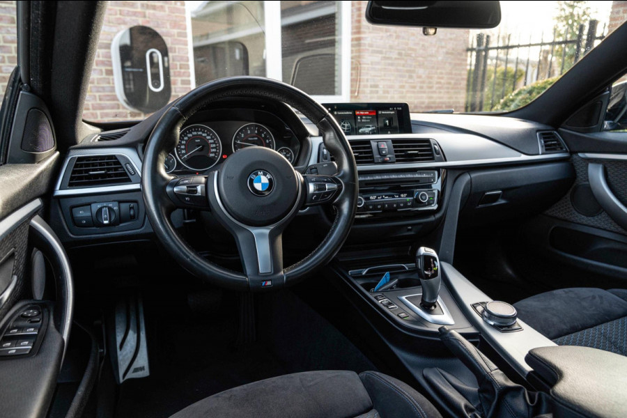 BMW 4 Serie Gran Coupé 418i Executive Edition 136 PK | M-Pakket | Carbon Zwart | Schuifdak | Camera | 18''