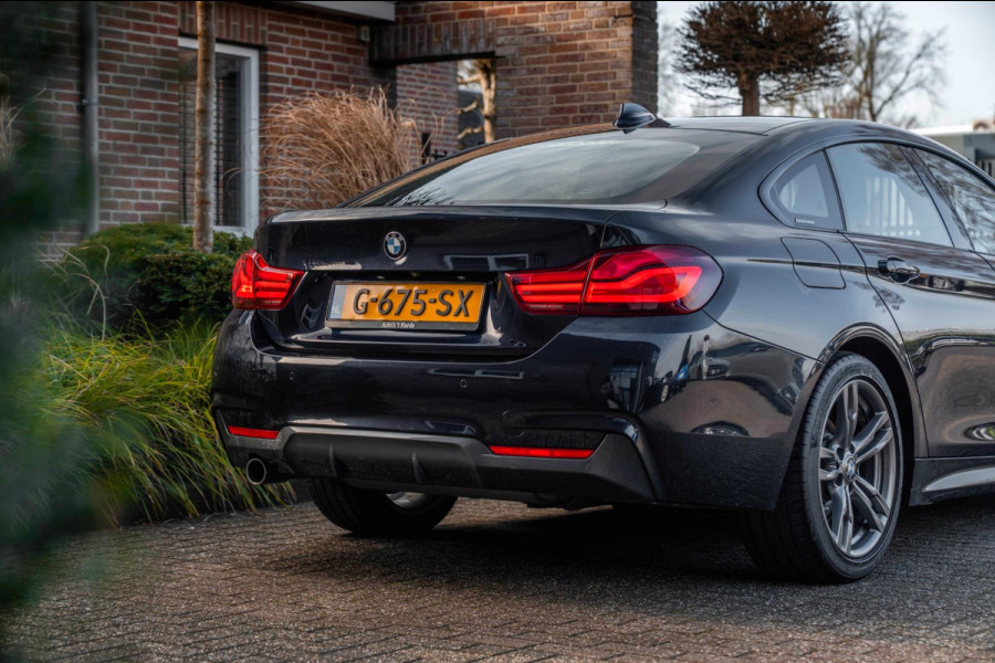 BMW 4 Serie Gran Coupé 418i Executive Edition 136 PK | M-Pakket | Carbon Zwart | Schuifdak | Camera | 18''