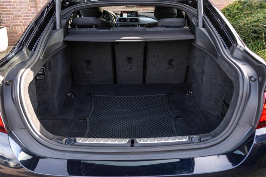 BMW 4 Serie Gran Coupé 418i Executive Edition 136 PK | M-Pakket | Carbon Zwart | Schuifdak | Camera | 18''