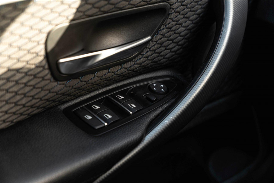 BMW 4 Serie Gran Coupé 418i Executive Edition 136 PK | M-Pakket | Carbon Zwart | Schuifdak | Camera | 18''
