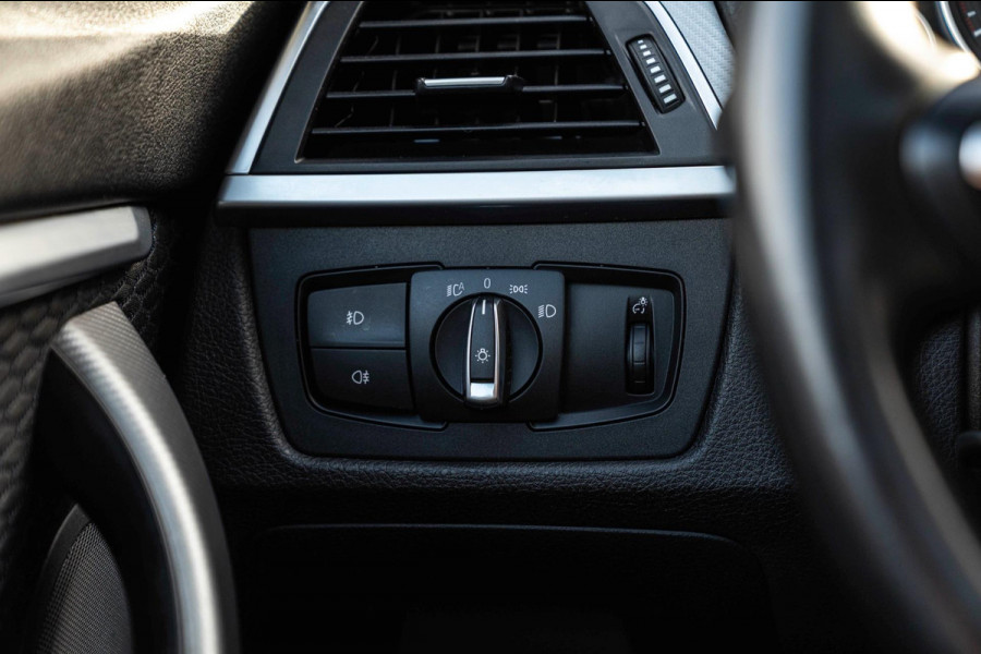 BMW 4 Serie Gran Coupé 418i Executive Edition 136 PK | M-Pakket | Carbon Zwart | Schuifdak | Camera | 18''