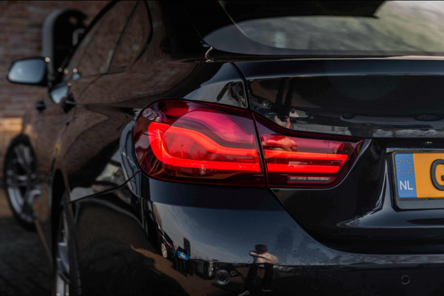 BMW 4 Serie Gran Coupé 418i Executive Edition 136 PK | M-Pakket | Carbon Zwart | Schuifdak | Camera | 18''