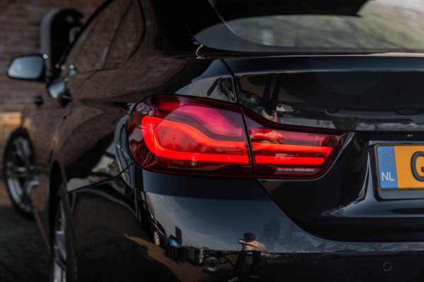 BMW 4 Serie Gran Coupé 418i Executive Edition 136 PK | M-Pakket | Carbon Zwart | Schuifdak | Camera | 18''