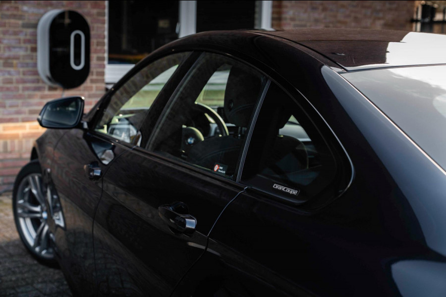 BMW 4 Serie Gran Coupé 418i Executive Edition 136 PK | M-Pakket | Carbon Zwart | Schuifdak | Camera | 18''