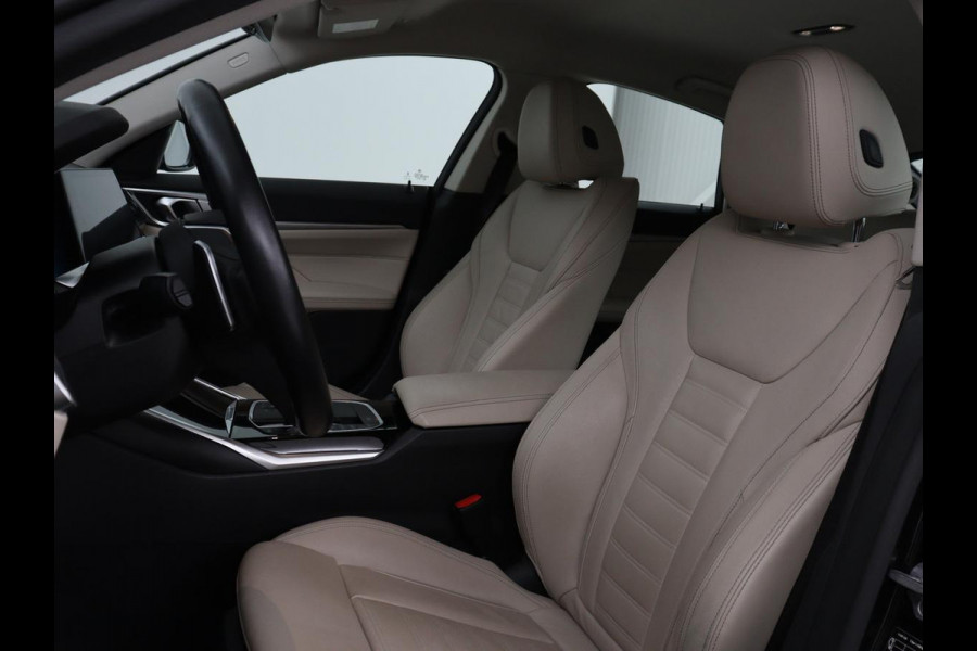 BMW 4 Serie Gran Coupé 420i Edition Plus | Trekhaak | Stoelverwarming | Memory | Carplay | Leder | Navigatie | Camera | Achterbankverwarming | Keyless | Full LED | Sportstoelen