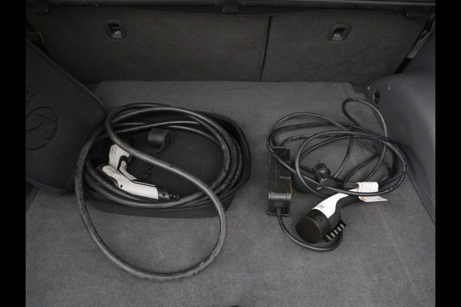 Hyundai IONIQ 5 Connect 58 kWh | SOH 100% | Stoelverwarming | Adaptive cruise | Bose Sound | Camera | Carplay | Half leder | Vehicle-to-load | Keyless | Navigatie | Full LED