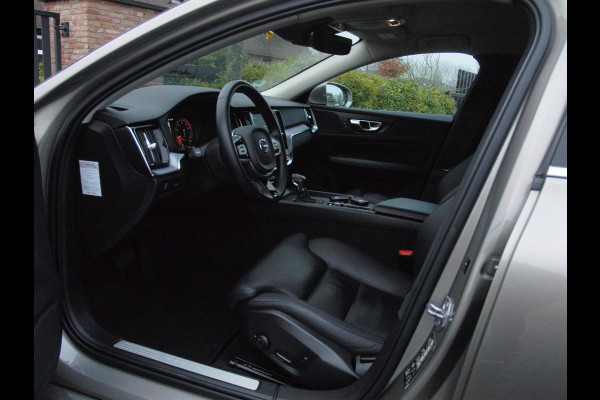 Volvo V60 2.0 T5 Momentum | Sportstoelen | Apple Carplay | Cruise Control | Leer | Trekhaak |