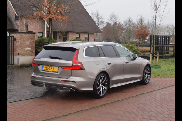 Volvo V60 2.0 T5 Momentum | Sportstoelen | Apple Carplay | Cruise Control | Leer | Trekhaak |