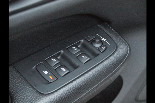 Volvo V60 2.0 T5 Momentum | Sportstoelen | Apple Carplay | Cruise Control | Leer | Trekhaak |