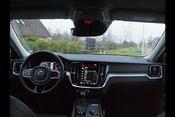 Volvo V60 2.0 T5 Momentum | Sportstoelen | Apple Carplay | Cruise Control | Leer | Trekhaak |