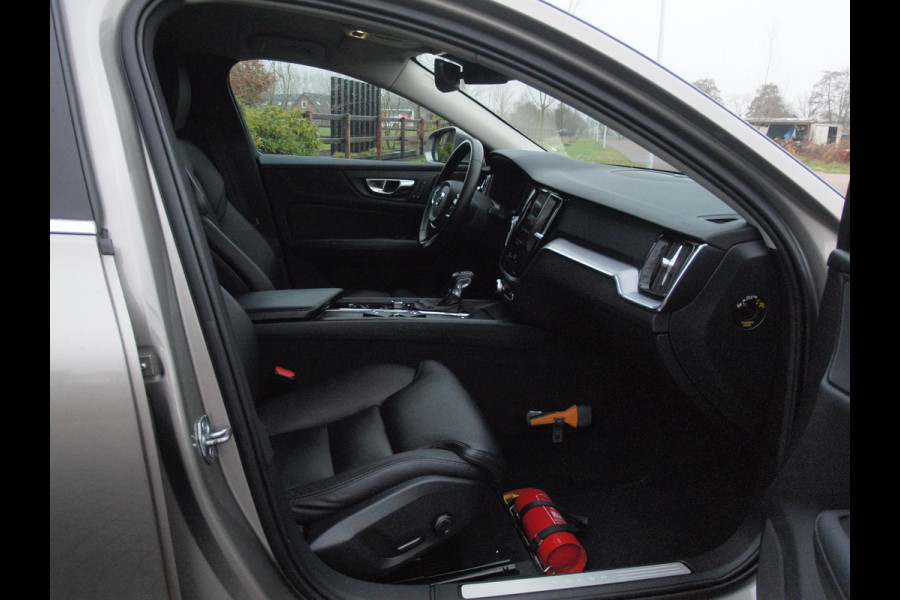 Volvo V60 2.0 T5 Momentum | Sportstoelen | Apple Carplay | Cruise Control | Leer | Trekhaak |