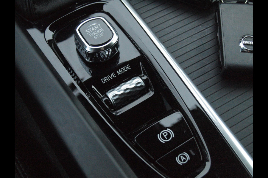 Volvo V60 2.0 T5 Momentum | Sportstoelen | Apple Carplay | Cruise Control | Leer | Trekhaak |