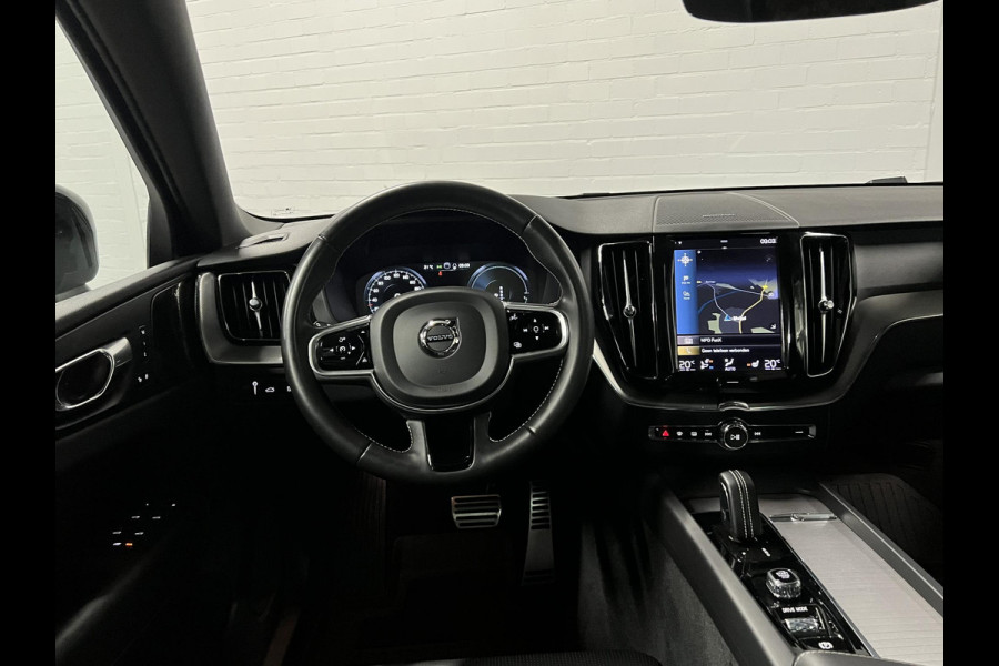 Volvo XC60 2.0 Recharge T8 AWD R-Design Trekhaak | Open dak | Massage | Cruise control | Stoel ventilatie | 360 camera | Stoel-/stuurverwarming | Head-up | Memory seats