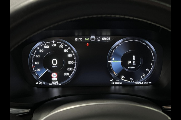 Volvo XC60 2.0 Recharge T8 AWD R-Design Trekhaak | Open dak | Massage | Cruise control | Stoel ventilatie | 360 camera | Stoel-/stuurverwarming | Head-up | Memory seats