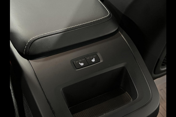 Volvo XC60 2.0 Recharge T8 AWD R-Design Trekhaak | Open dak | Massage | Cruise control | Stoel ventilatie | 360 camera | Stoel-/stuurverwarming | Head-up | Memory seats