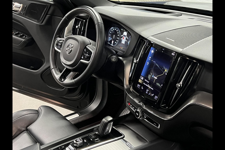 Volvo XC60 2.0 Recharge T8 AWD R-Design Trekhaak | Open dak | Massage | Cruise control | Stoel ventilatie | 360 camera | Stoel-/stuurverwarming | Head-up | Memory seats