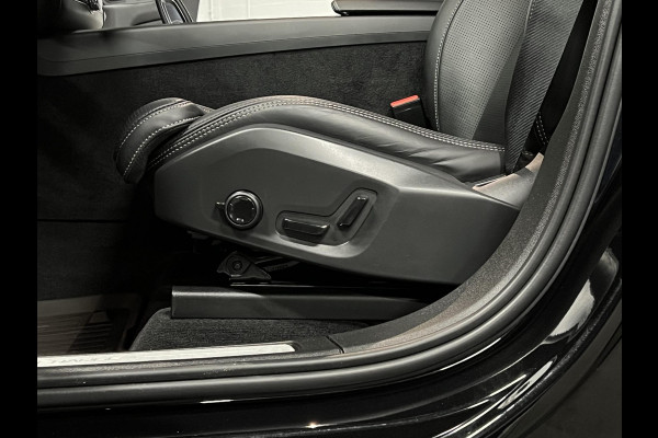 Volvo XC60 2.0 Recharge T8 AWD R-Design Trekhaak | Open dak | Massage | Cruise control | Stoel ventilatie | 360 camera | Stoel-/stuurverwarming | Head-up | Memory seats