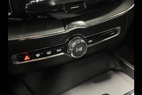 Volvo XC60 2.0 Recharge T8 AWD R-Design Trekhaak | Open dak | Massage | Cruise control | Stoel ventilatie | 360 camera | Stoel-/stuurverwarming | Head-up | Memory seats