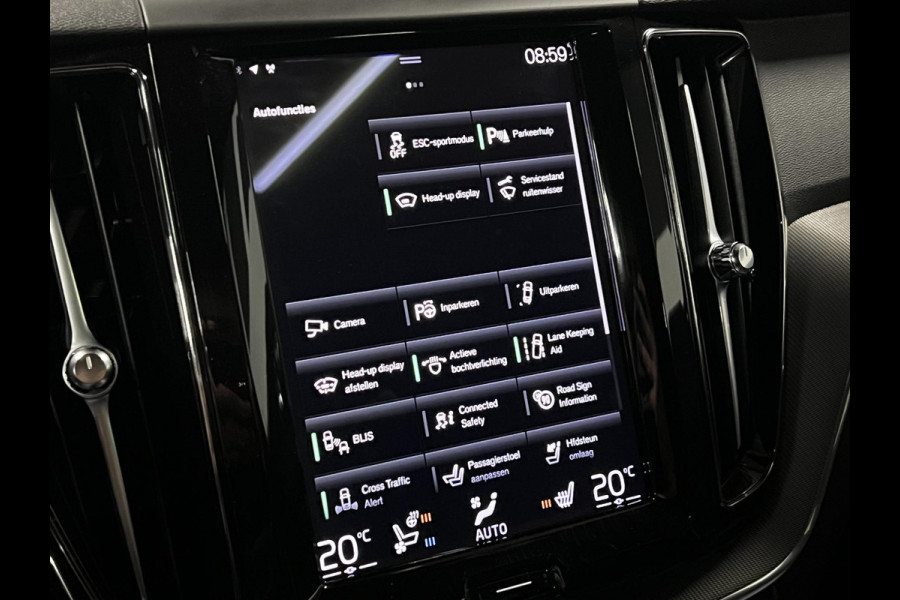 Volvo XC60 2.0 Recharge T8 AWD R-Design Trekhaak | Open dak | Massage | Cruise control | Stoel ventilatie | 360 camera | Stoel-/stuurverwarming | Head-up | Memory seats