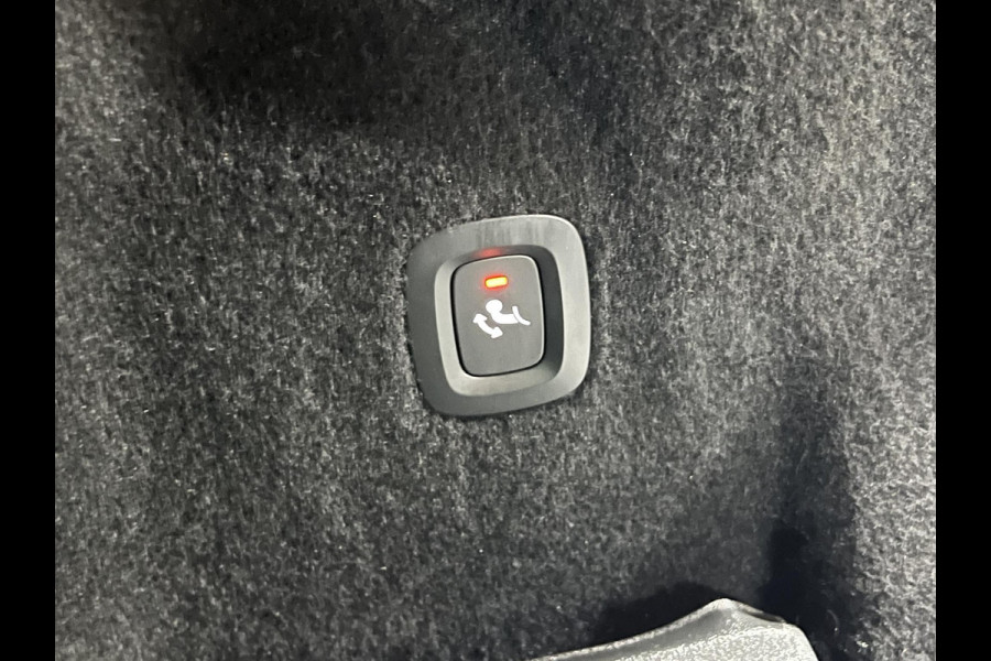 Volvo XC60 2.0 Recharge T8 AWD R-Design Trekhaak | Open dak | Massage | Cruise control | Stoel ventilatie | 360 camera | Stoel-/stuurverwarming | Head-up | Memory seats