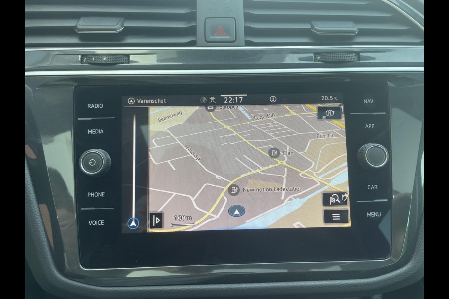 Volkswagen Tiguan 1.5 TSI 150pk DSG Life Panoramadak Navigatie d.m.v. Apple Carplay Android Auto Parkeersensoren Adaptive Cruise Control Stoel- en stuurverwarming Ledverlichting Getinte ramen Climate Control