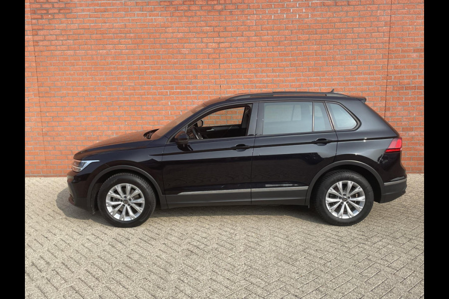 Volkswagen Tiguan 1.5 TSI 150pk DSG Life Panoramadak Navigatie d.m.v. Apple Carplay Android Auto Parkeersensoren Adaptive Cruise Control Stoel- en stuurverwarming Ledverlichting Getinte ramen Climate Control