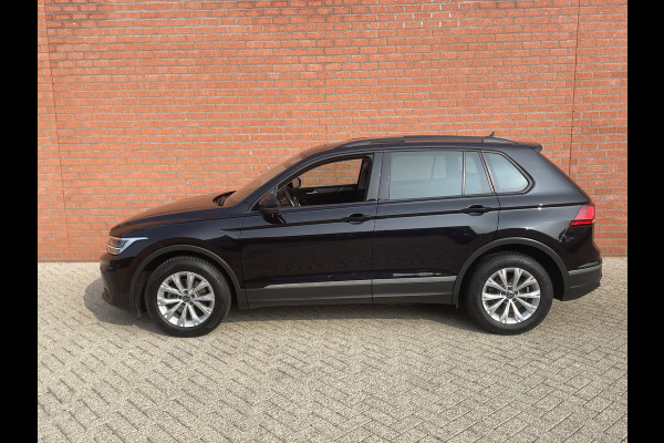 Volkswagen Tiguan 1.5 TSI 150pk DSG Life Panoramadak Navigatie d.m.v. Apple Carplay Android Auto Parkeersensoren Adaptive Cruise Control Stoel- en stuurverwarming Ledverlichting Getinte ramen Climate Control