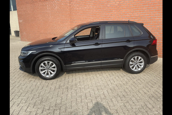 Volkswagen Tiguan 1.5 TSI 150pk DSG Life Panoramadak Navigatie d.m.v. Apple Carplay Android Auto Parkeersensoren Adaptive Cruise Control Stoel- en stuurverwarming Ledverlichting Getinte ramen Climate Control