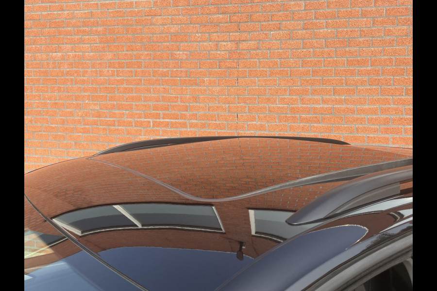 Volkswagen Tiguan 1.5 TSI 150pk DSG Life Panoramadak Navigatie d.m.v. Apple Carplay Android Auto Parkeersensoren Adaptive Cruise Control Stoel- en stuurverwarming Ledverlichting Getinte ramen Climate Control