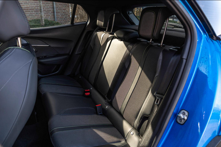 Peugeot 2008 1.2 PureTech GT-line 131 PK Aut. Adaptive Trekhaak i-3D Cockpit Camera Keyless LED 17''