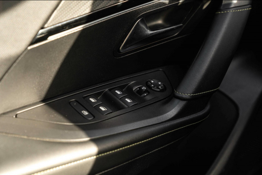 Peugeot 2008 1.2 PureTech GT-line 131 PK Aut. Adaptive Trekhaak i-3D Cockpit Camera Keyless LED 17''