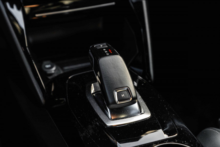Peugeot 2008 1.2 PureTech GT-line 131 PK Aut. Adaptive Trekhaak i-3D Cockpit Camera Keyless LED 17''