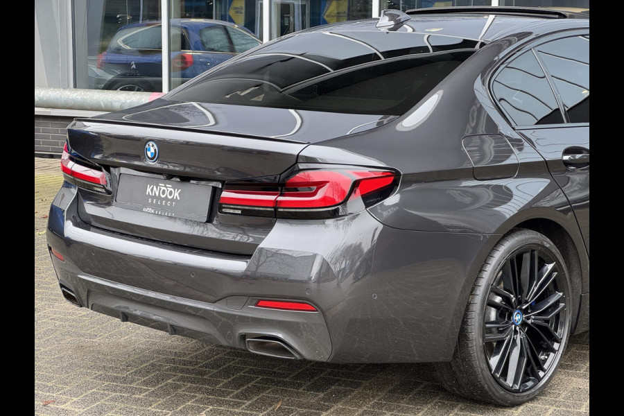 BMW 5 Serie Sedan 545e xDrive High Executive M Sport Pakket Automaat / Live Cockpit Professional / Schuif-/kanteldak / Comfortstoelen / 20 Inch / M Sportremsysteem / Laserlicht / Driving Assistant Professional / Hifi / Stoelventilatie