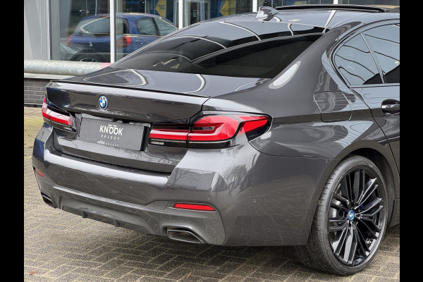 BMW 5 Serie Sedan 545e xDrive High Executive M Sport Pakket Automaat / Live Cockpit Professional / Schuif-/kanteldak / Comfortstoelen / 20 Inch / M Sportremsysteem / Laserlicht / Driving Assistant Professional / Hifi / Stoelventilatie