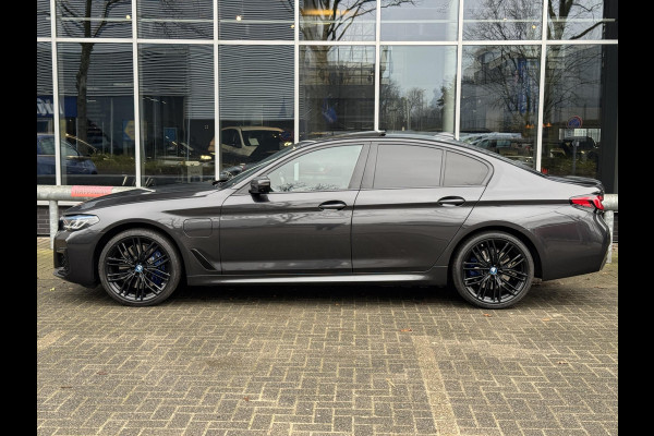 BMW 5 Serie Sedan 545e xDrive High Executive M Sport Pakket Automaat / Live Cockpit Professional / Schuif-/kanteldak / Comfortstoelen / 20 Inch / M Sportremsysteem / Laserlicht / Driving Assistant Professional / Hifi / Stoelventilatie