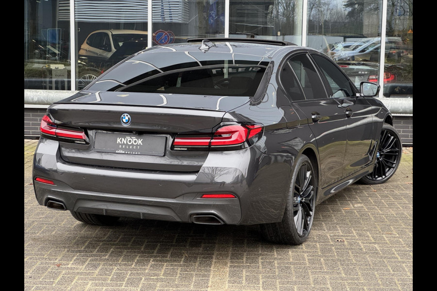 BMW 5 Serie Sedan 545e xDrive High Executive M Sport Pakket Automaat / Live Cockpit Professional / Schuif-/kanteldak / Comfortstoelen / 20 Inch / M Sportremsysteem / Laserlicht / Driving Assistant Professional / Hifi / Stoelventilatie