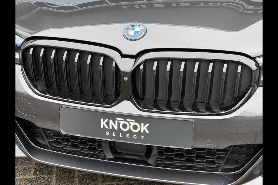 BMW 5 Serie Sedan 545e xDrive High Executive M Sport Pakket Automaat / Live Cockpit Professional / Schuif-/kanteldak / Comfortstoelen / 20 Inch / M Sportremsysteem / Laserlicht / Driving Assistant Professional / Hifi / Stoelventilatie