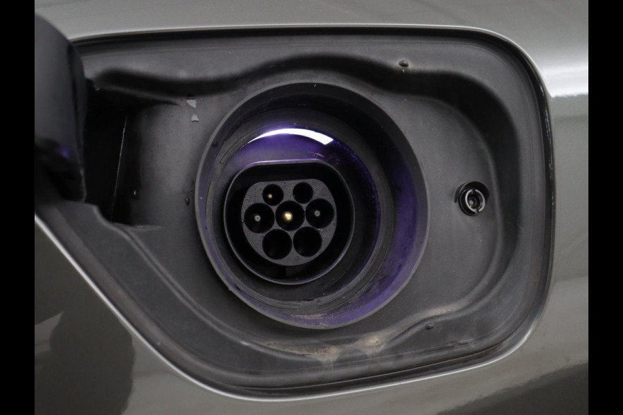 Volvo V60 2.0 T6 Recharge AWD R-Design | Trekhaak | Stoelventilatie | Massage | Memory | Adaptive cruise | Carplay | Camera | Keyless | Navigatie | Full LED | PHEV | Plug In