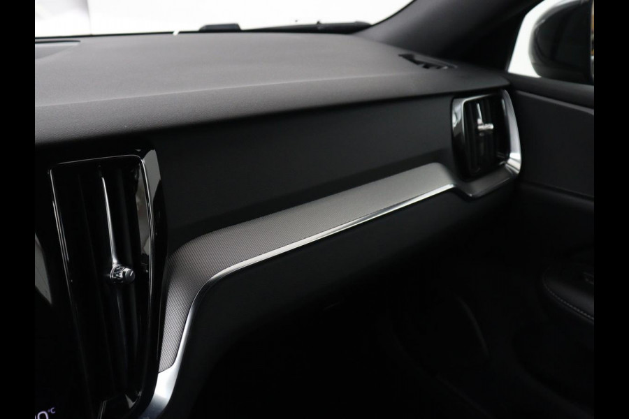 Volvo V60 2.0 T6 Recharge AWD R-Design | Trekhaak | Stoelventilatie | Massage | Memory | Adaptive cruise | Carplay | Camera | Keyless | Navigatie | Full LED | PHEV | Plug In