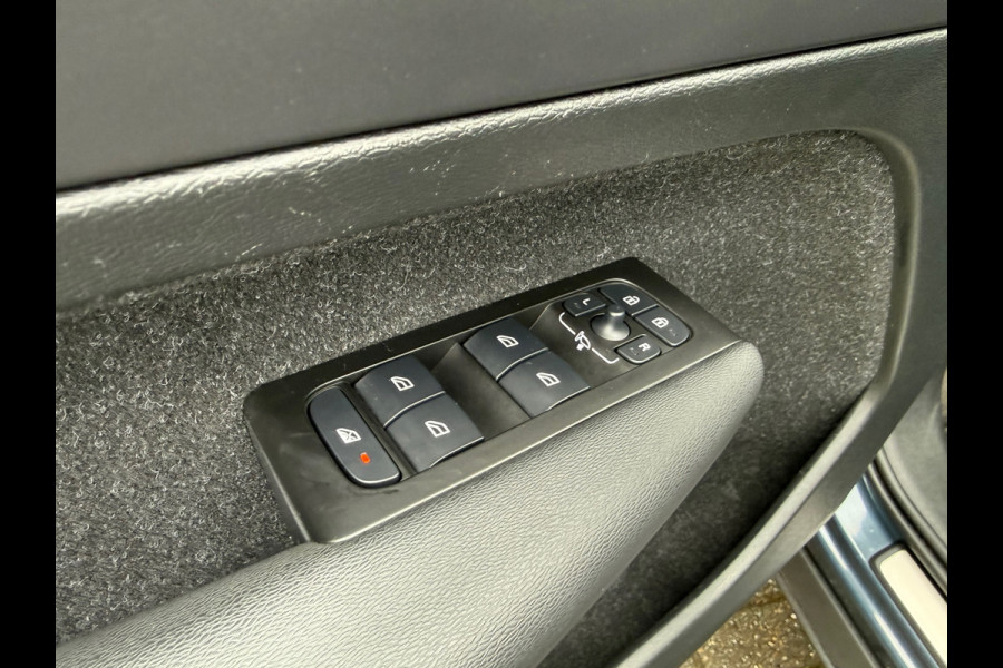 Volvo XC40 1.5 T4 Recharge Inscription Expression - Navi - Virt.Cockpit - Trekhaak - Winterpakket