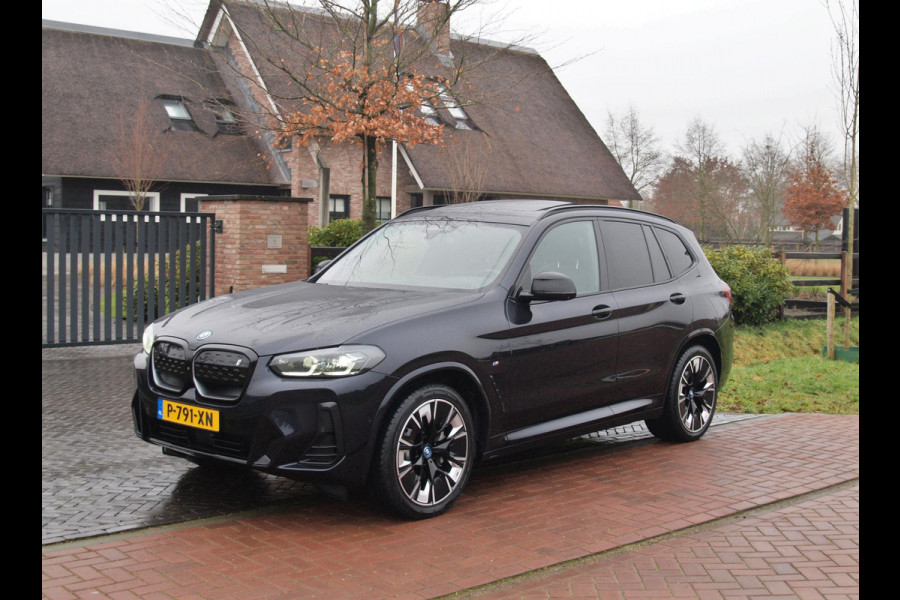 BMW iX3 High Executive 80 kWh | Nieuw Model | Panoramadak | Trekhaak | Harman Kardon | NL-Auto | Full Options