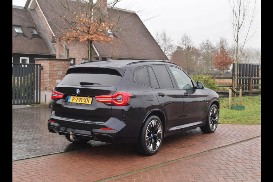 BMW iX3 High Executive 80 kWh | Nieuw Model | Panoramadak | Trekhaak | Harman Kardon | NL-Auto | Full Options