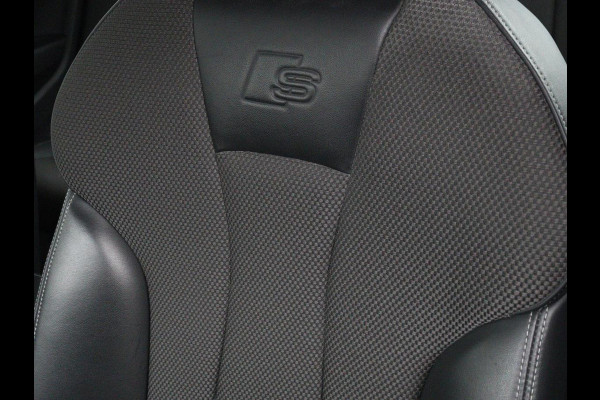Audi A3 35 TFSI Advance Sport | Panoramadak | S-Line | Stoelverwarming | Half leder | Carplay | Virtual Cockpit | Navigatie | Cruise control | Full LED | DAB | Sportstoelen | Parkeerhulp