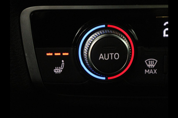 Audi A3 35 TFSI Advance Sport | Panoramadak | S-Line | Stoelverwarming | Half leder | Carplay | Virtual Cockpit | Navigatie | Cruise control | Full LED | DAB | Sportstoelen | Parkeerhulp