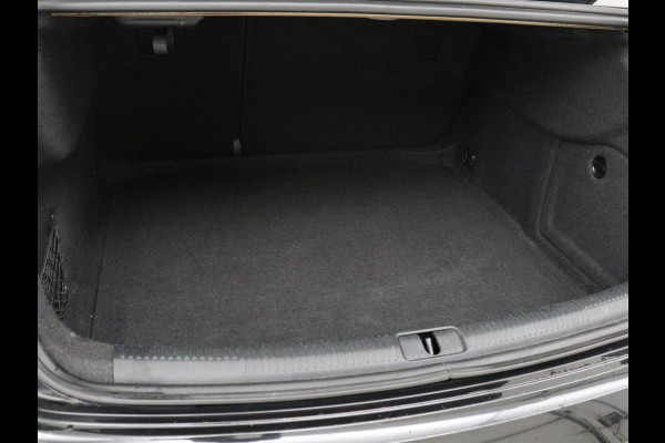 Audi A3 35 TFSI Advance Sport | Panoramadak | S-Line | Stoelverwarming | Half leder | Carplay | Virtual Cockpit | Navigatie | Cruise control | Full LED | DAB | Sportstoelen | Parkeerhulp