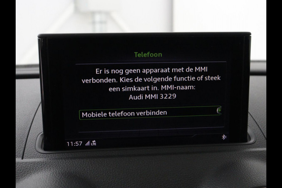 Audi A3 35 TFSI Advance Sport | Panoramadak | S-Line | Stoelverwarming | Half leder | Carplay | Virtual Cockpit | Navigatie | Cruise control | Full LED | DAB | Sportstoelen | Parkeerhulp