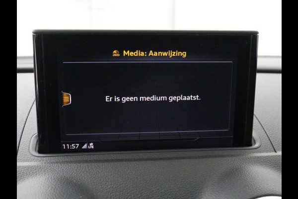Audi A3 35 TFSI Advance Sport | Panoramadak | S-Line | Stoelverwarming | Half leder | Carplay | Virtual Cockpit | Navigatie | Cruise control | Full LED | DAB | Sportstoelen | Parkeerhulp