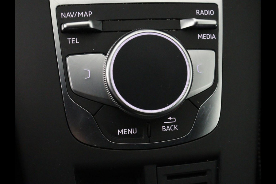 Audi A3 35 TFSI Advance Sport | Panoramadak | S-Line | Stoelverwarming | Half leder | Carplay | Virtual Cockpit | Navigatie | Cruise control | Full LED | DAB | Sportstoelen | Parkeerhulp