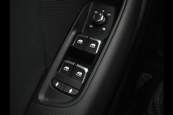 Audi A3 35 TFSI Advance Sport | Panoramadak | S-Line | Stoelverwarming | Half leder | Carplay | Virtual Cockpit | Navigatie | Cruise control | Full LED | DAB | Sportstoelen | Parkeerhulp